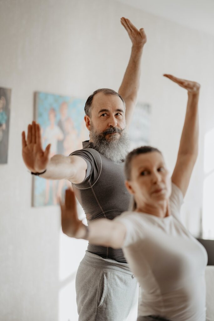 ¿Quien puede contratar un seguro para retiro Ansianos bailando