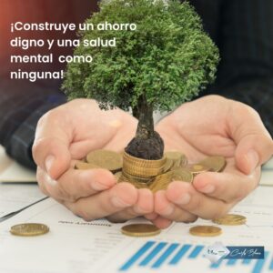 Seguro de vida dotal- persona sosteniendo en sus manos un arbol, en donde abajo hay unas hojas de papel con gráficos